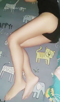 母子乱伦_儿子下药迷翻迷奸风韵犹存的妈妈偷偷操她的大肥Ｂ