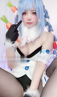 一个小日子那边的 福利姬 cos各种二次元角色 玩道具