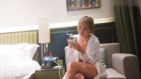 迷妹推荐--约炮19岁在校大学生妹❤️抽烟做爱样样精通，口交一绝，为了钱经常外出唠嗑聊聊学校的趣事