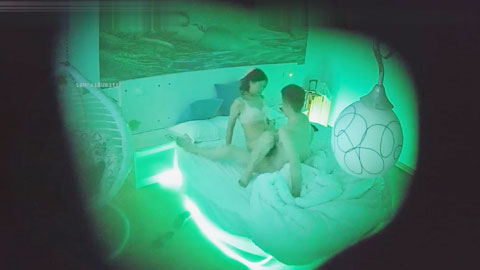 迷妹推荐--情趣酒店美人鱼房偷拍大清早晨运完一块打个炮的大学生情侣