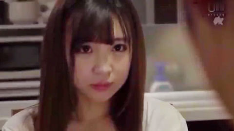 被弟弟脱掉裤子了 好羞耻