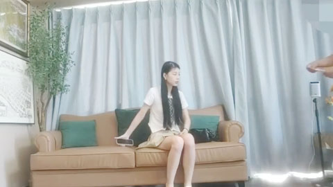 迷妹推荐--约了一个19岁170CM极品身材学生妹，身材苗条，各种配合姿势，下面水好多