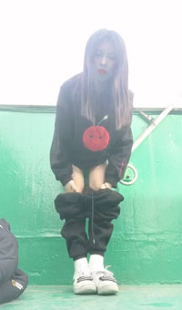 清纯学生妹(楼梯女)像母狗一样自慰露出啪啪1