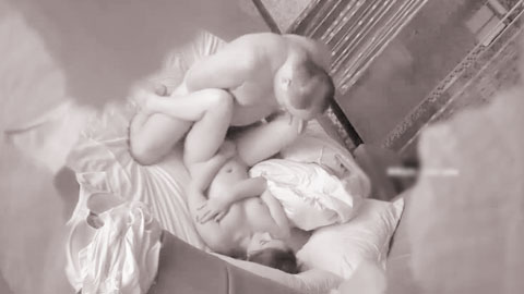 迷妹推荐--精品台偷拍美女小三被包养她的大肚腩金链哥各种蹂躏