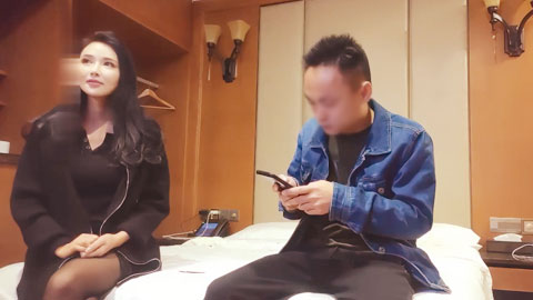 迷妹推荐--极品女神罕见美乳，近景啪啪妹子被干表情尽收眼底