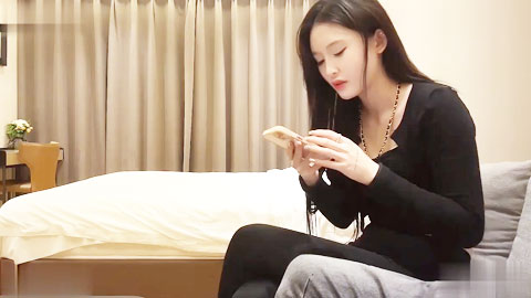 迷妹推荐--东北小美女,大长腿满腿纹身大姐大气质,小胸粉粉的在床上骚声不断