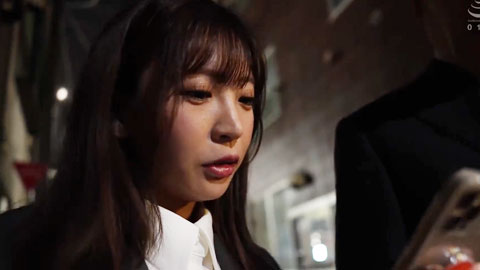 意外的同房,公司里最漂亮的下属对平庸的上司__001