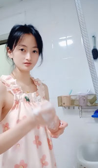 大四实习生_身高1米7的反差骚货下海，道具自慰_假鸡巴狂插