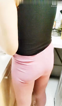 哥在卧室，我在厨房操嫂子