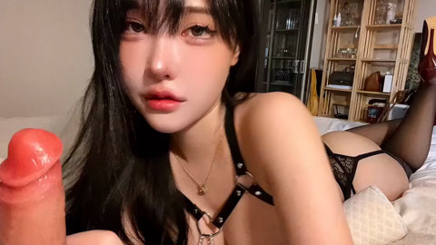 迷妹推荐--骚女最爱舔鸡巴