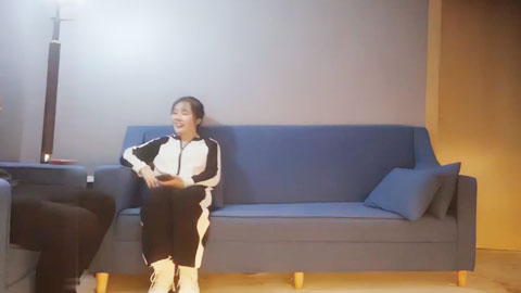 迷妹推荐--甜美运动装小美女_宝哥看她嫩_居然给她舔逼，乖巧听话配合鸳鸯浴玩得尽兴