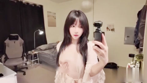 迷妹推荐--这才是纯欲天花板女神！这颜值真的太顶级了，一副厌世御姐高冷脸，深喉吞精直接吸嘴里吞精了！