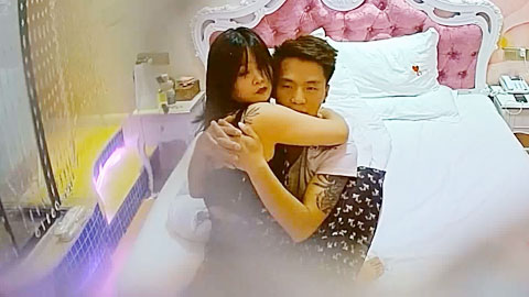 迷妹推荐--纹身男带大奶女友开房操逼_如同饿狼扑食般的操