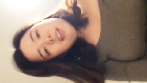 迷妹推荐--趁她老公出差，约到酒店开房，腰细屁股翘，很适合后入，边操边淫语挑逗，吃鸡很熟练，看来没少给她老公舔，骚穴还挺嫩。