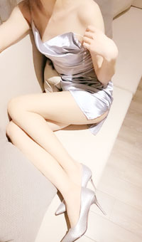 银色超短吊带裙挺翘淫臀无毛嫩逼一览无余浓浓精液射到最深处