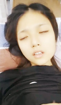 刚成年的超级可爱小萝莉，年轻就是好