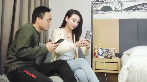 迷妹推荐--真S曲线极品御姐，年度最骚，做爱太激情了，主动让猥琐男口爆