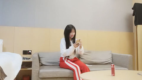 迷妹推荐--00后兼职，C胸，极品美乳，超清设备偷拍