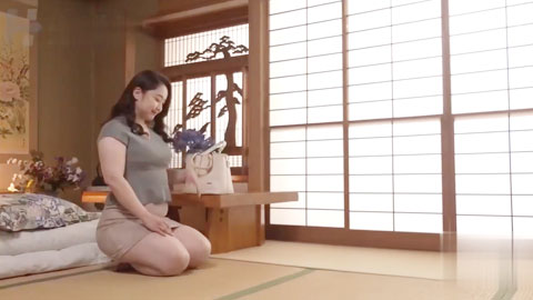 母亲的好友要走了 拉着阿姨再来最后一次