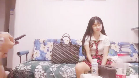 迷妹推荐--本人比照片还漂亮的长腿美腿_JK制服顶级美少女