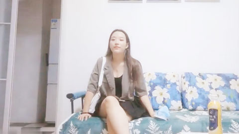 迷妹推荐--约了个大奶少妇TP啪啪，上位骑乘摸奶特写掰穴口交猛操