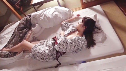 和已婚苗条巨爱人的言听计从温泉Ｗ不伦～沉迷般贪婪彼此的激烈中出性交__002