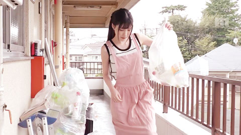 直到早晨都被巨汉肉棒留种PLAY 投诉隔壁的垃圾屋被监禁的奢华人妻__001