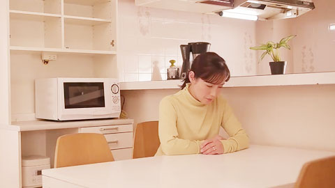 「再也见不到女儿了…」代替女儿被轮姦的母亲 平冈里枝子 须崎美羽__002