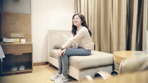 迷妹推荐--极品美胸，风骚尤物，每场人气爆满，万众期待骚货的淫荡表演