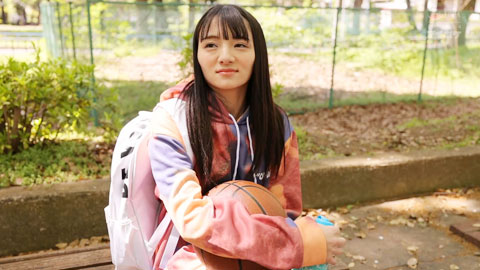 《青春不结束》_18岁微酷篮球少女AV出道，将学生生活奉献给社团活动和浪漫_葵洙-01