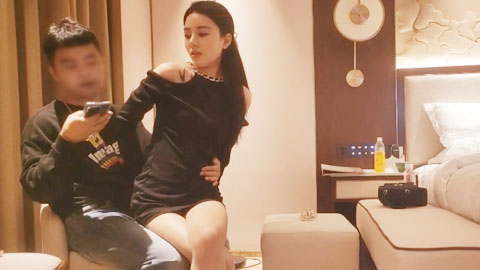 迷妹推荐--166CM女神，43KG苗条身材，性感包臀裙，仙丹加持激情爆操