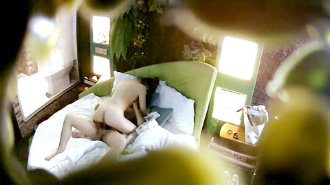 迷妹推荐--饥渴女友衣服没脱完就骑上J8开操_身材不错_一小时操两炮--01