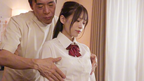 与一位俱乐部女孩一起进行体育脊椎按摩性骚扰治疗，她是如此善良，以至于她不能说她不喜欢它__001