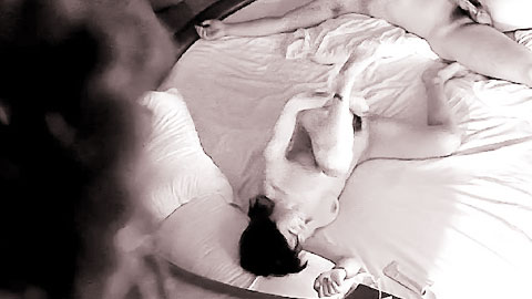 迷妹推荐--白色圆床偷拍坚挺翘奶高颜值美女舔马眼胸推暴操好刺激