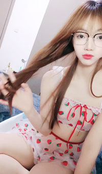 高颜值眼镜骚妹_跳蛋塞逼_身材十分哇塞