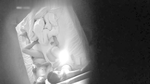 迷妹推荐--安防酒店摄像头偷拍中年男酒店叫鸡享受莞式服务