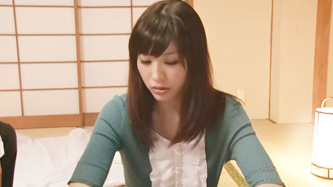 丈夫还没回来 他的同事却都来了