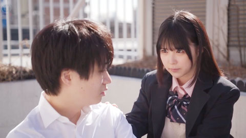 看著幫助我的青梅竹馬被侵犯而勃起_01