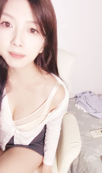 惊世容颜！一起聊骚，一边酥软咪咪扒穴自慰