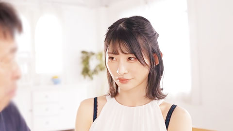 让人忍不住想要让宫岛芽衣怀孕的脸蛋和嘴唇。用淫荡的舌头不停地吮吸着性爱。将孕育精液注入她上下交缠的快感穴中_001