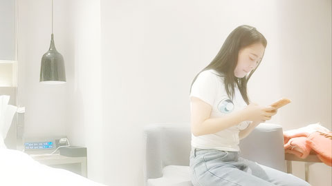 迷妹推荐--D罩杯美乳小骚货,伸进内裤摸穴,搞得小脸红扑扑,后入大肥臀,呻吟嗲嗲酥麻
