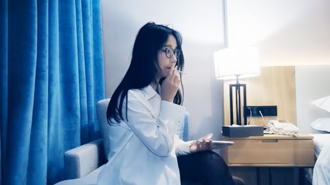 迷妹推荐--高颜值包臀裙御姐 这性感极品风情勾的心动立马沦陷，舔吸把玩鸡巴大长腿滑嫩啪啪