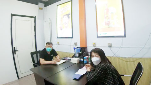 公司销售与公司财务下班没人办公室偷情