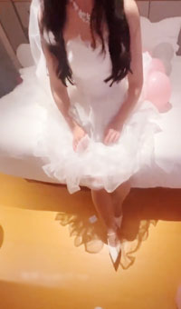 姐姐露出黑色的小内内_隔着内裤我都能闻到她的逼香_一点味道没有_完全就是肉体的体香