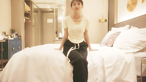 迷妹推荐--顶级清纯甜美少女，骑乘站立后入