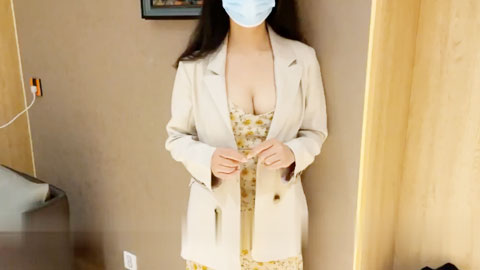 迷妹推荐--骚浪人妻出轨纪实，不让射进去，只好射在小B上了