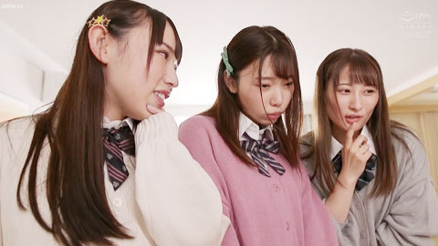 老师的家就是他的学生们聚会的地方！射精20次才回家的后宫内裤镜头 _001