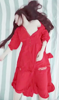 灌醉绝世美鲍红衣少妇进行迷奸，被大屌进进出出的狂艹，太刺激了！_亚色影库