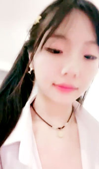 好久沒播了！jk裝短裙，脫光光道具自慰，假屌跳蛋雙管齊下，閉眼很享受