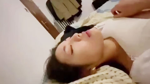 迷妹推荐--清纯美丽颜值极高，毫无直接被人一顿后入狂怼，简直爽翻天呀